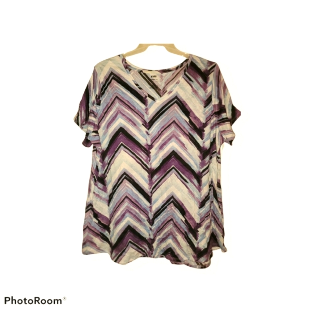 EVRI Modern V-Neck Tee 2X (EUC)